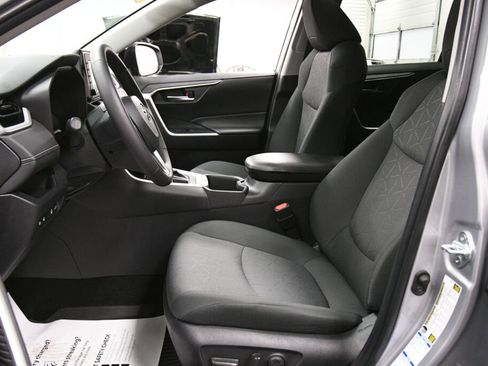 Certified 2022 Toyota RAV4 XLE image 9