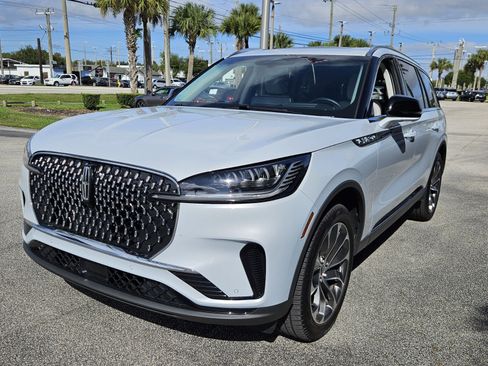 Used 2025 Lincoln Aviator Reserve image 11