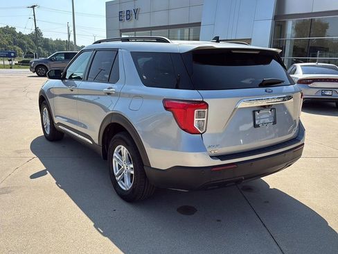 Used 2023 Ford Explorer XLT image 3