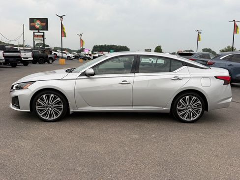 Used 2025 Nissan Altima 2.5 SL AWD/4WD image 5