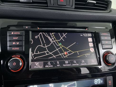 Used 2019 Nissan Rogue SL w/ Premium Package image 17