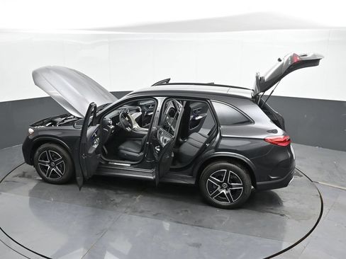 Used 2025 Mercedes-Benz GLC 300 4MATIC image 56