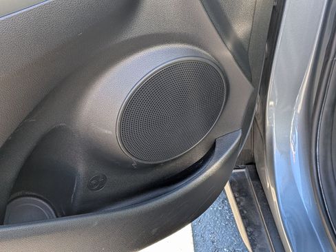 Used 2018 Hyundai Kona Limited image 16