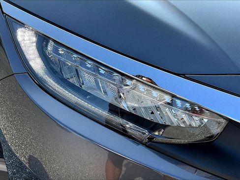 Used 2018 Honda Civic Touring image 31