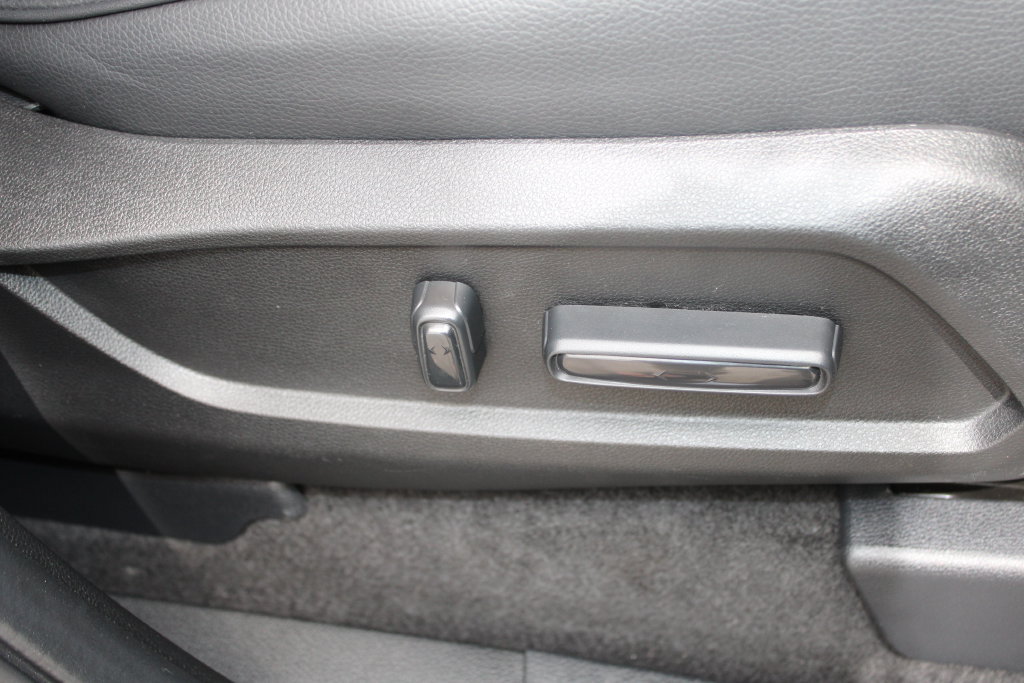Used 2025 Honda Pilot Black Edition image 45