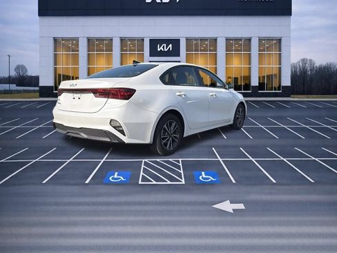 Used 2024 Kia Forte LXS w/ LXS Technology Package FWD image 4