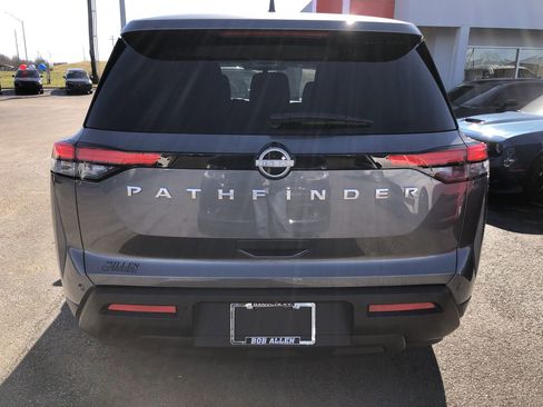 Used 2025 Nissan Pathfinder S image 10
