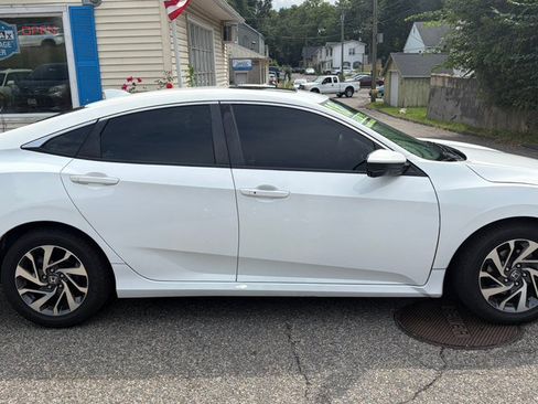 Used 2018 Honda Civic EX image 7