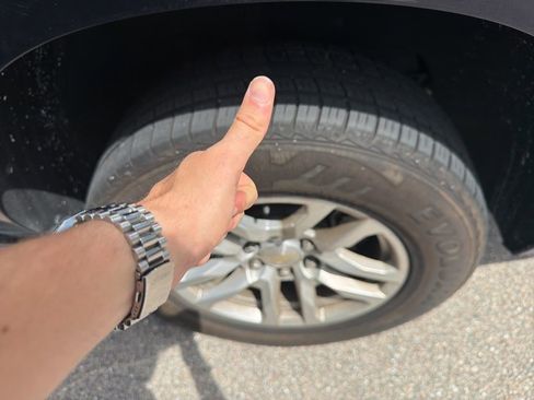 Used 2021 Chevrolet Suburban LT image 7