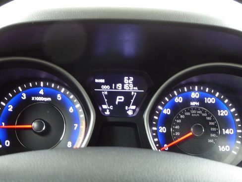 Used 2013 Hyundai Elantra Limited w/ Technology Pkg image 12