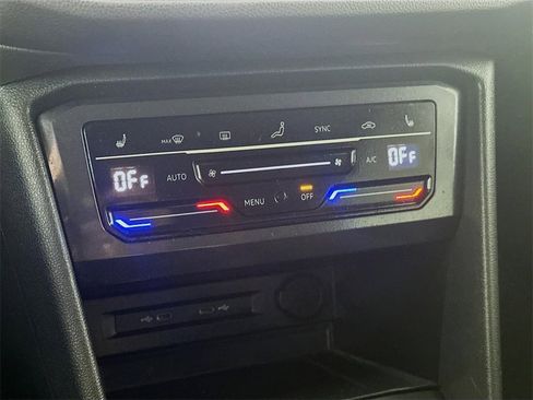 Used 2022 Volkswagen Tiguan SE image 18