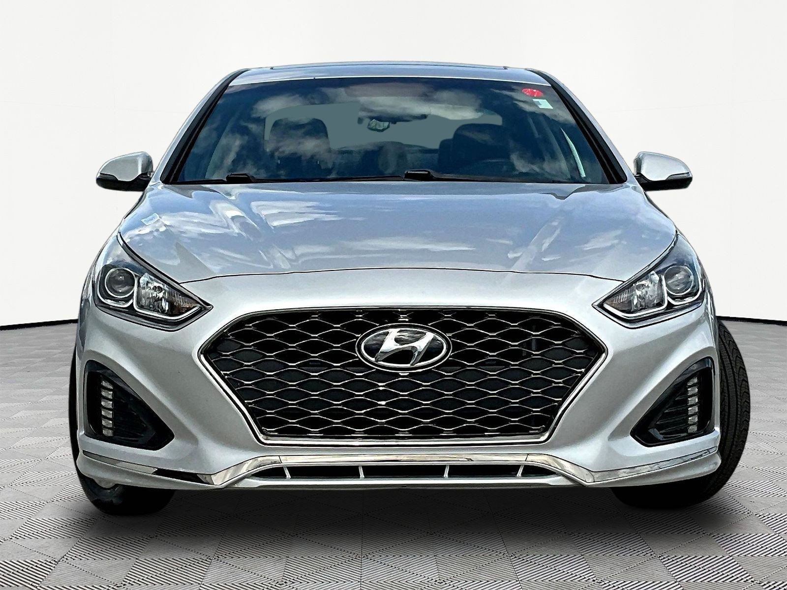 Used 2018 Hyundai Sonata Sport w/ Cargo Package FWD image 2