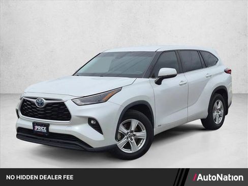 Used 2023 Toyota Highlander LE AWD/4WD image 1