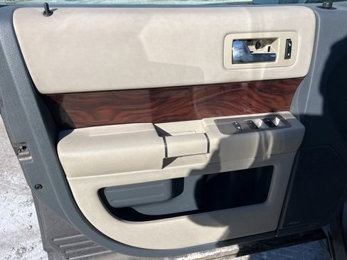 Used 2009 Ford Flex SEL image 21