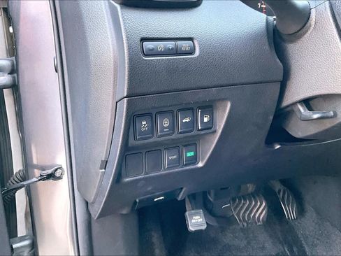 Used 2019 Nissan Rogue SV FWD image 31