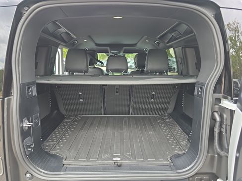 New 2026 Land Rover Defender 110 S image 12