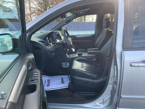 Used 2017 Dodge Grand Caravan GT image 23