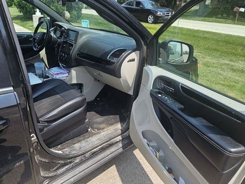 Used 2019 Dodge Grand Caravan SXT FWD image 18