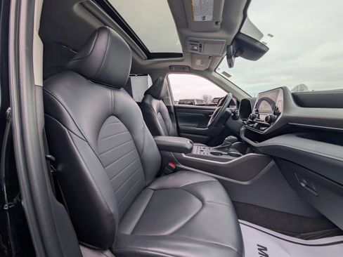 Used 2023 Toyota Highlander XLE image 49