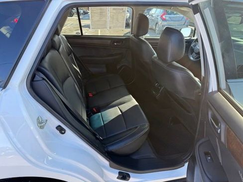 Used 2018 Subaru Outback 2.5i Limited image 11
