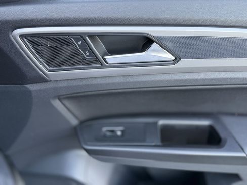 Used 2020 Volkswagen Atlas Cross Sport SE image 37