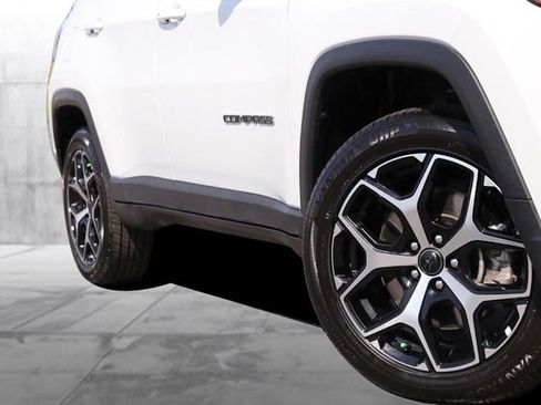 Used 2025 Jeep Compass Limited AWD/4WD image 3
