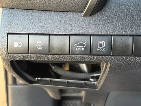 Used 2022 Toyota Camry SE image 18