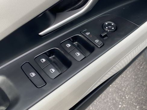 Used 2024 Hyundai Elantra Limited image 17