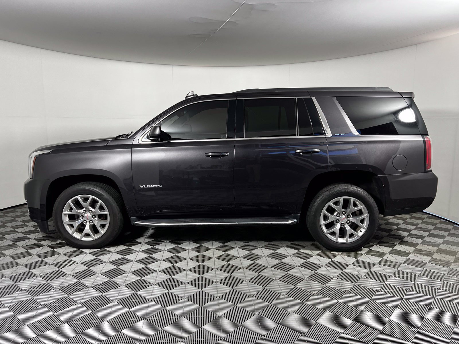 Used 2018 GMC Yukon SLE w/ SLE Value Package AWD/4WD image 8