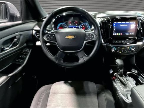 Used 2023 Chevrolet Traverse LT FWD image 8
