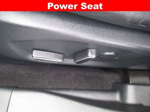 Used 2018 Ford Explorer XLT w/ Equipment Group 202A AWD/4WD image 27
