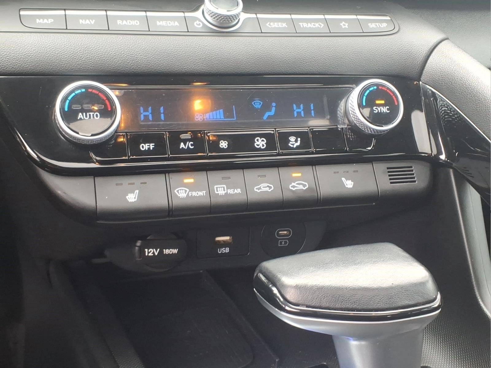 Used 2025 Hyundai Elantra Limited FWD image 19