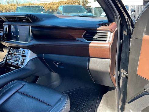 Used 2022 GMC Yukon XL Denali image 19