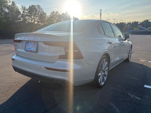 Used 2019 Volvo S60 T5 Momentum w/ Multimedia Package FWD image 4