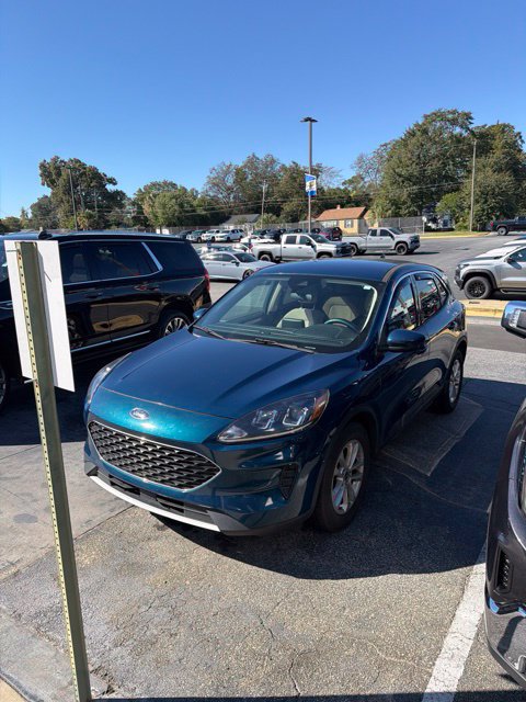 Used 2020 Ford Escape SE FWD image 1