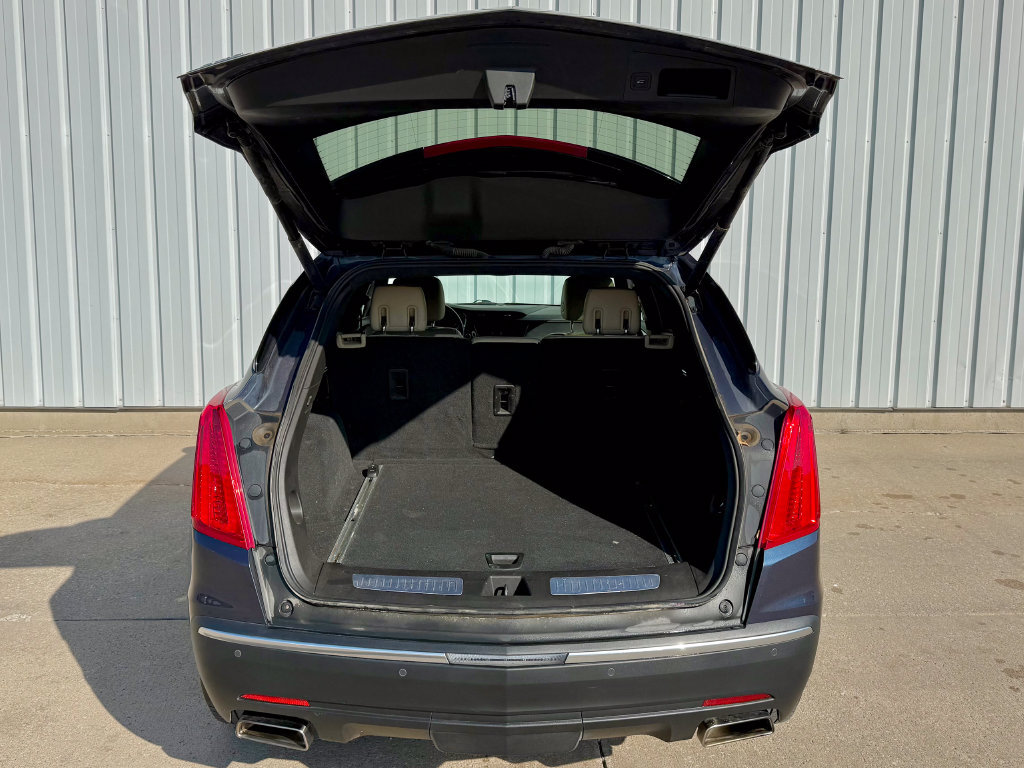 Used 2018 Cadillac XT5 Luxury w/ Driver Awareness Package AWD/4WD image 16