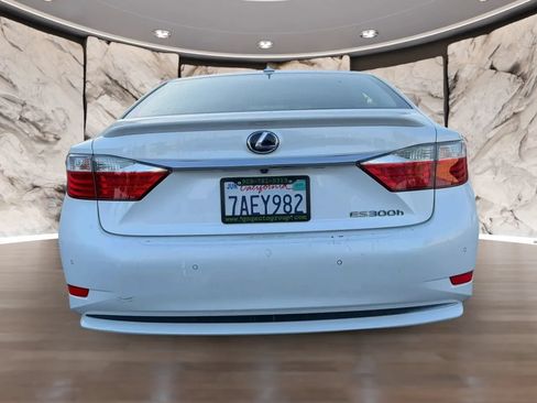Used 2013 Lexus ES 300h w/ Luxury Pkg FWD image 7