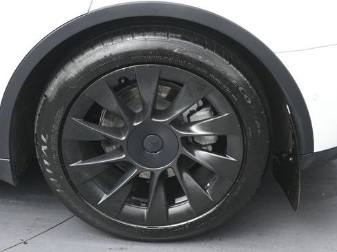 Used 2021 Tesla Model Y Long Range AWD/4WD image 37