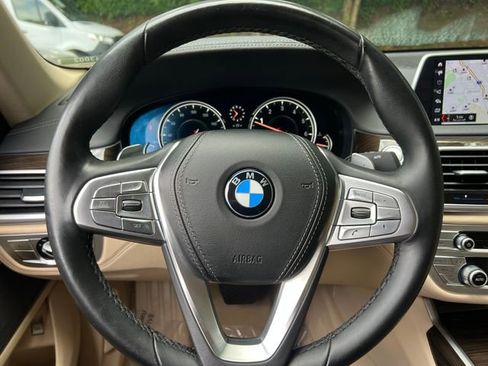Used 2018 BMW 740i image 19