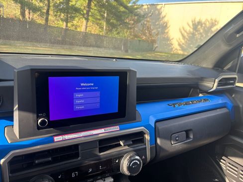 Used 2025 Toyota Tacoma TRD Off-Road image 33