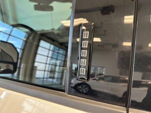 Used 2020 Ford F250 Lariat w/ Lariat Value Package AWD/4WD image 9