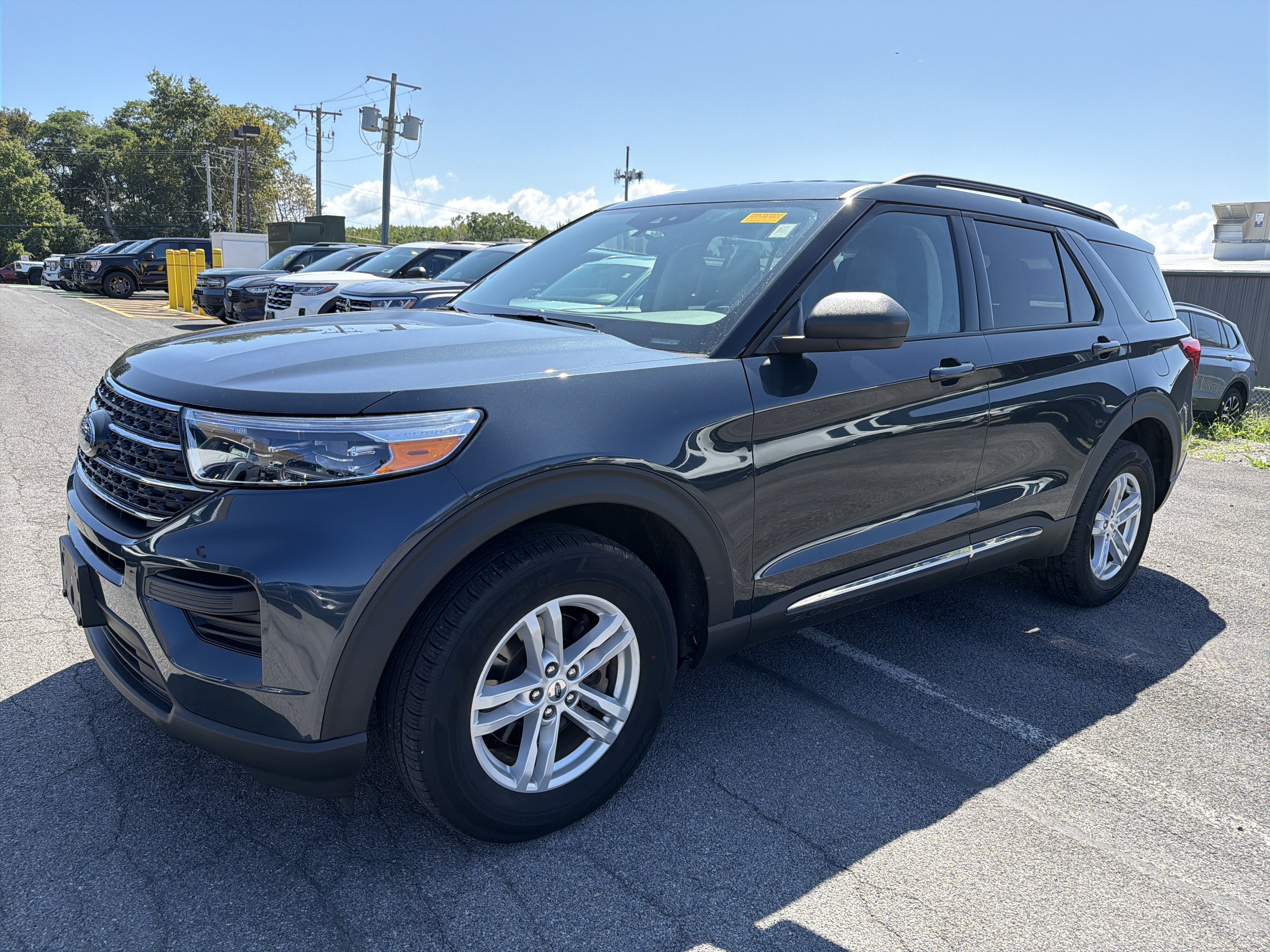 Used 2023 Ford Explorer XLT AWD/4WD image 4