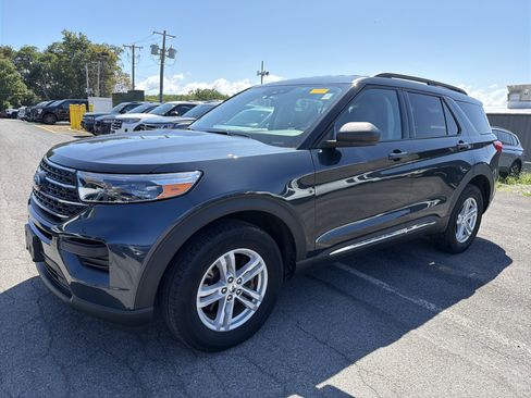 Used 2023 Ford Explorer XLT AWD/4WD image 4