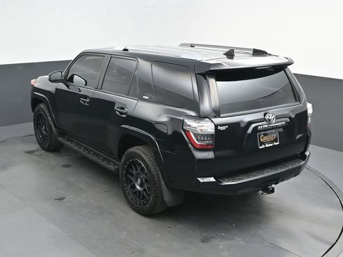 Used 2017 Toyota 4Runner SR5 AWD/4WD image 28