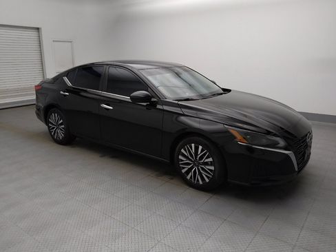 Used 2023 Nissan Altima 2.5 SV image 11