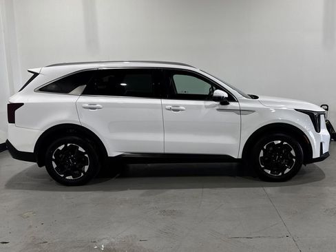 Used 2025 Kia Sorento S FWD image 22