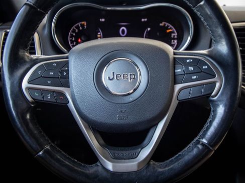 Used 2020 Jeep Grand Cherokee Laredo w/ Security & Convenience Group image 33