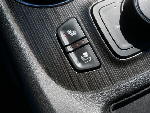 Used 2023 GMC Acadia SLT w/ Technology Package image 31