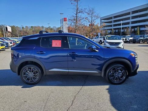 Certified 2025 Nissan Kicks SR image 3