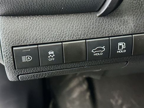 Used 2022 Toyota Camry SE image 16